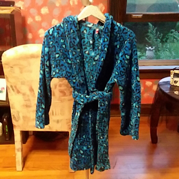 Blue robe with cheetah print hearts - Picture 1 of 7